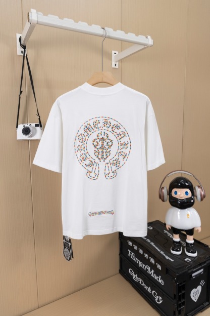 クロムハーツ「Chrome Hearts」カラフルサンスクリット エンブロイダリーTシャツ
