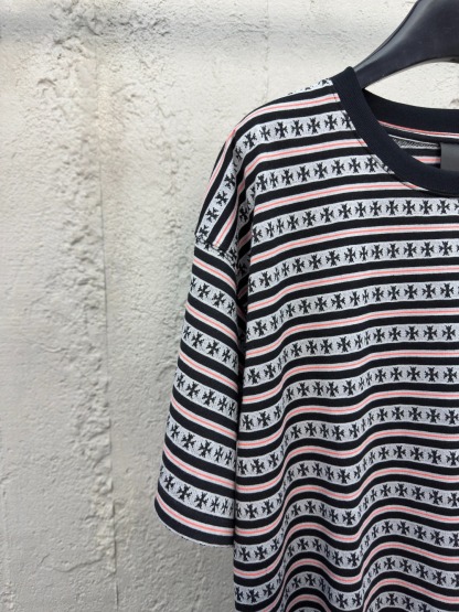 クロムハーツ「Chrome Hearts」ストライプ オールオーバープリント Tシャツ
