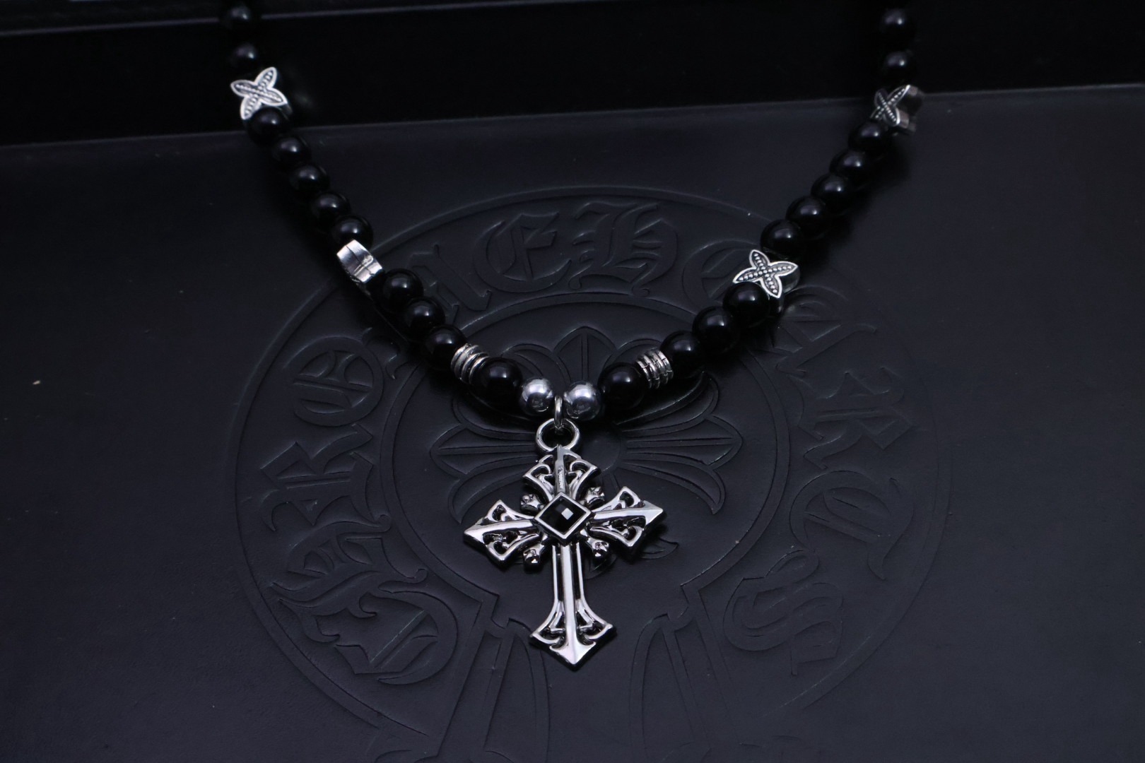 クロムハーツ「Chrome Hearts」ブラックビーズクロス ペンダントネックレス