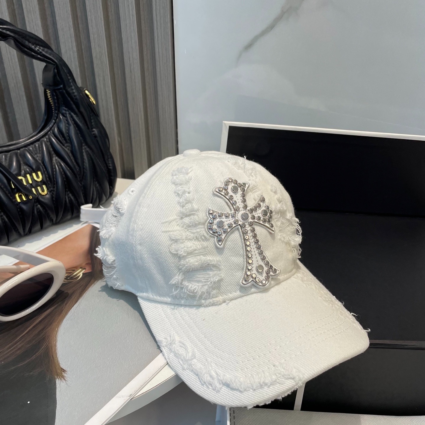 クロムハーツ「Chrome Hearts」ハーツ クロスロゴ ベースボールキャップ