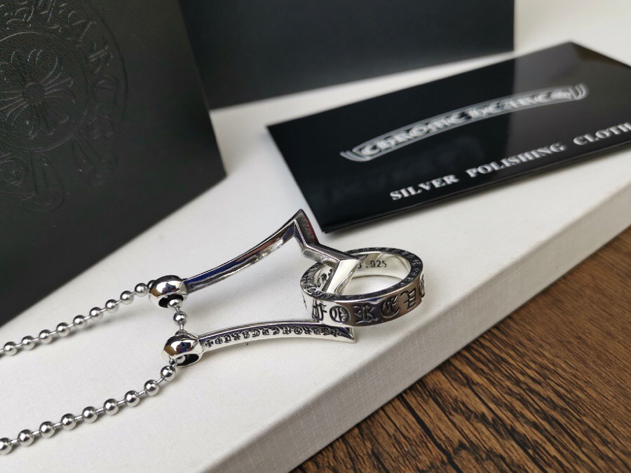 クロムハーツ「Chrome Hearts」トライデントペンダントネックレス