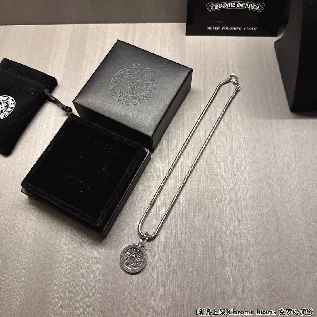 クロムハーツ「Chrome Hearts」ヴィンテージクロス＆フラワーネックレス（ユニセックスコレクション）