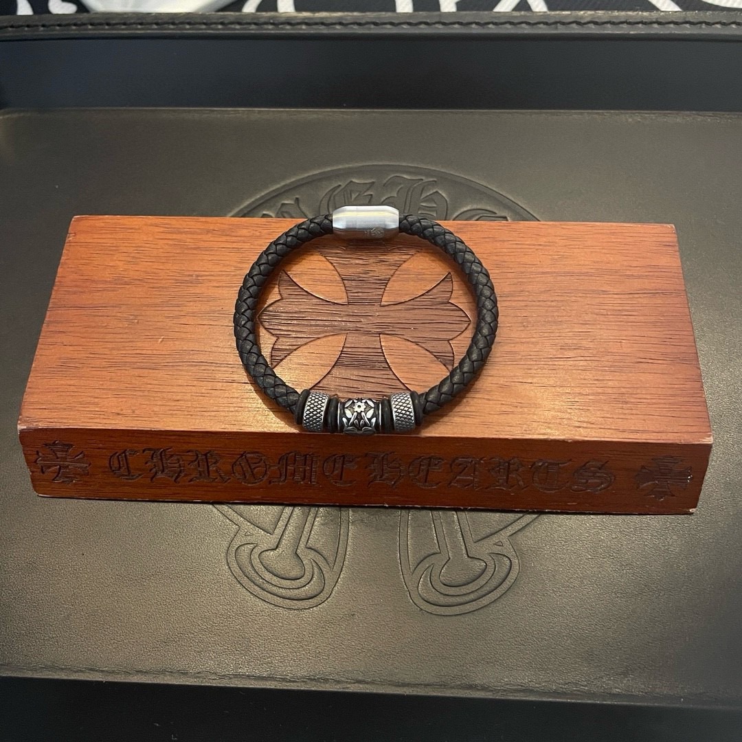 クロムハーツ「Chrome Hearts」Vintage Leather Wrap Bracelet