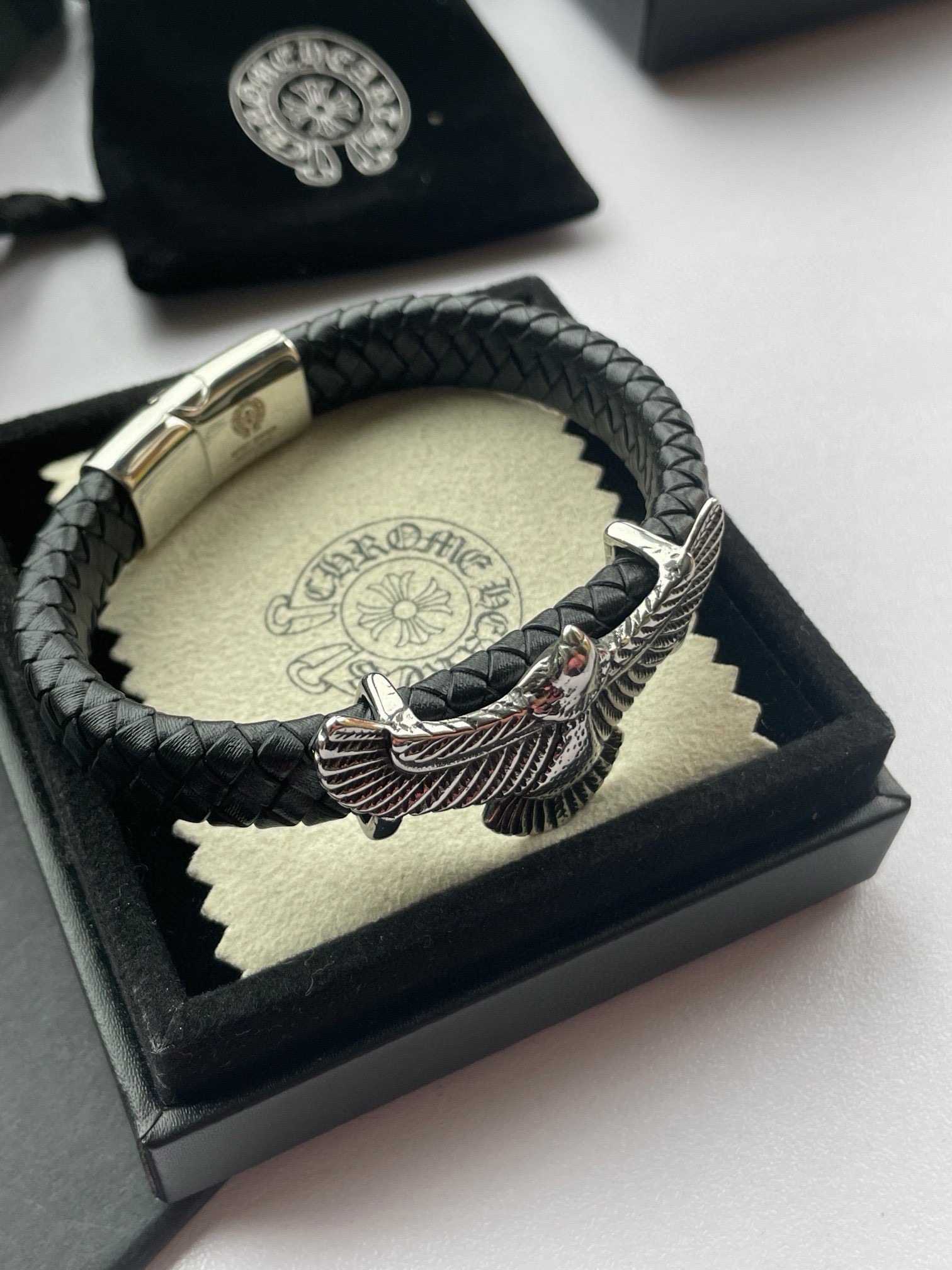クロムハーツ「Chrome Hearts」Eagle Motif Leather Wrap Bracelet