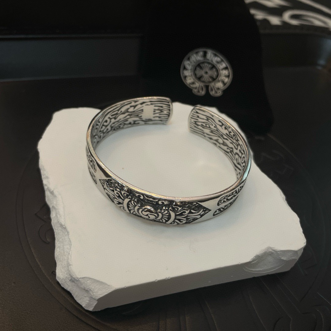 クロムハーツ「Chrome Hearts」Vintage Gothic Cuff Bracelet