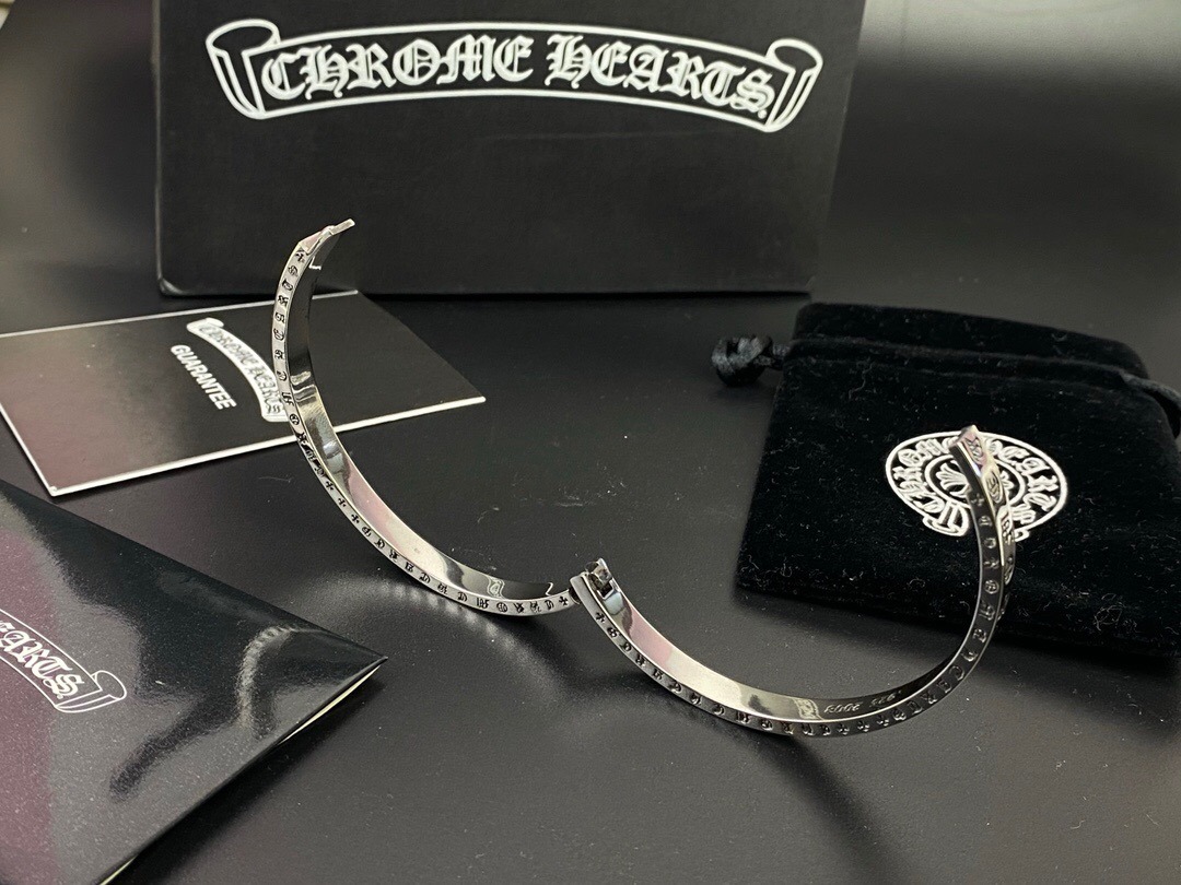 クロムハーツ「Chrome Hearts」Engraved Bangle (Size 19)