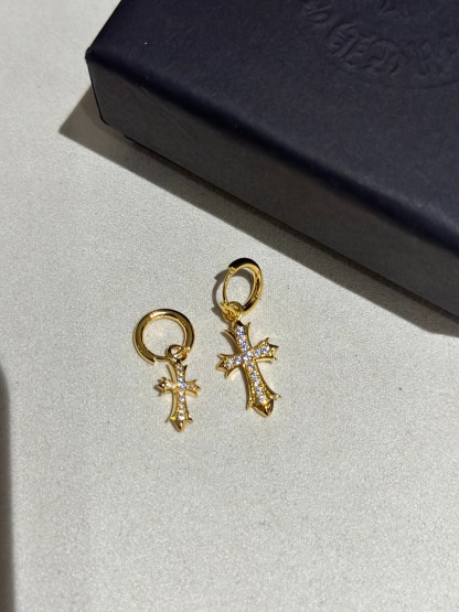 クロムハーツ「Chrome Hearts」クロムハーツ アシンメトリークロスピアス S925 ピアス