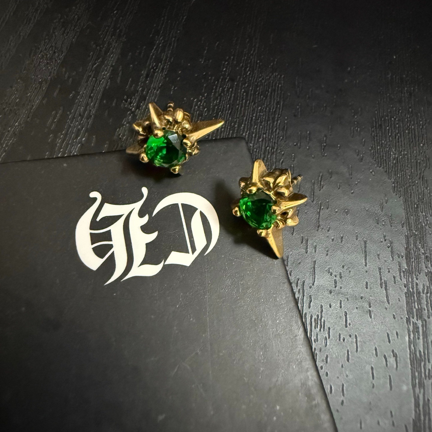 クロムハーツ「Chrome Hearts」クロムハーツ エメラルドクロスピアス S925 ユニセックス ピアス