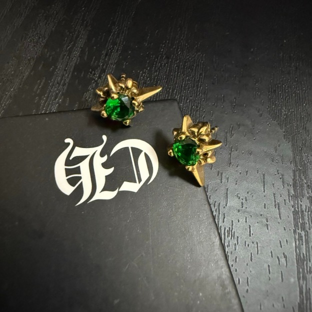 クロムハーツ「Chrome Hearts」クロムハーツ エメラルドクロスピアス S925 ユニセックス ピアス