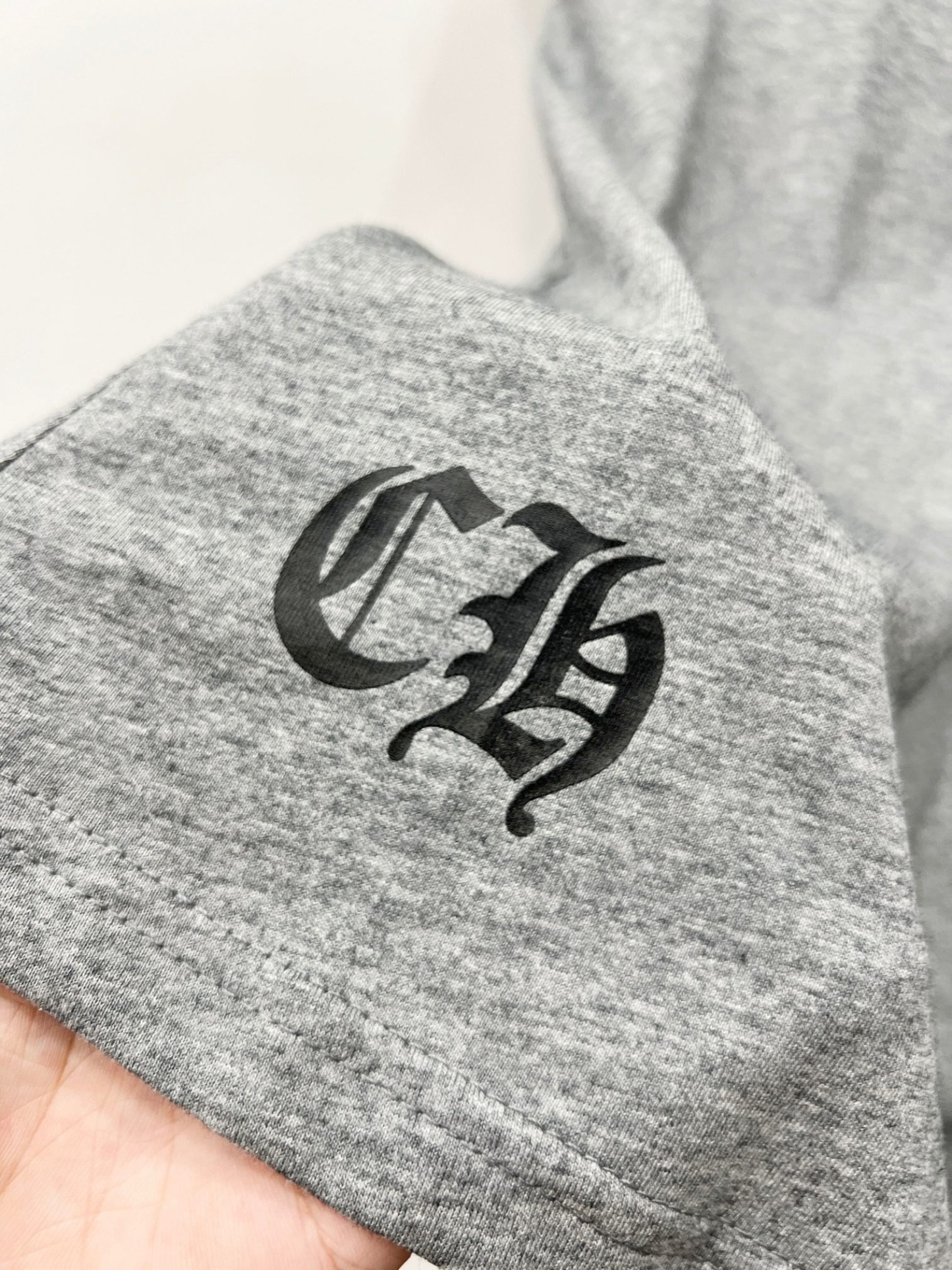 クロムハーツ「Chrome Hearts」ボタニカルVネックTシャツ