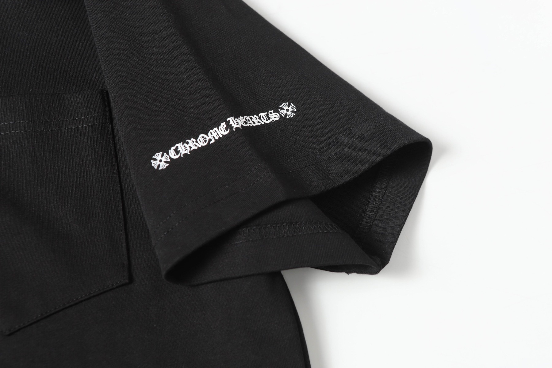 クロムハーツ「Chrome Hearts」サンスクリットロゴ ポケットTシャツ