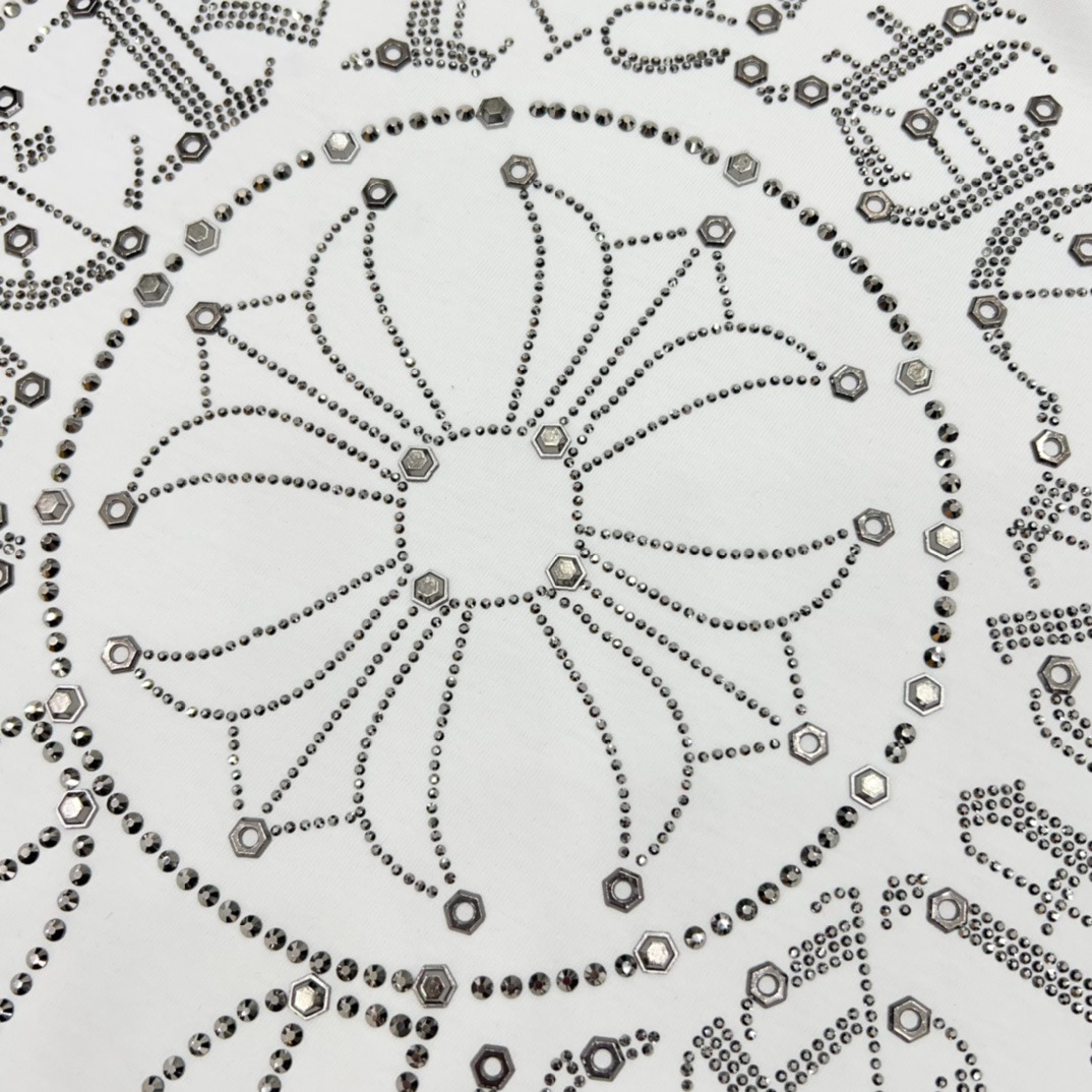 クロムハーツ「Chrome Hearts」スパンコールサンスクリット スタッドTシャツ