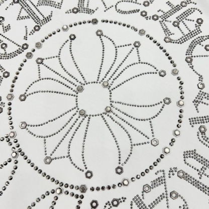 クロムハーツ「Chrome Hearts」スパンコールサンスクリット スタッドTシャツ