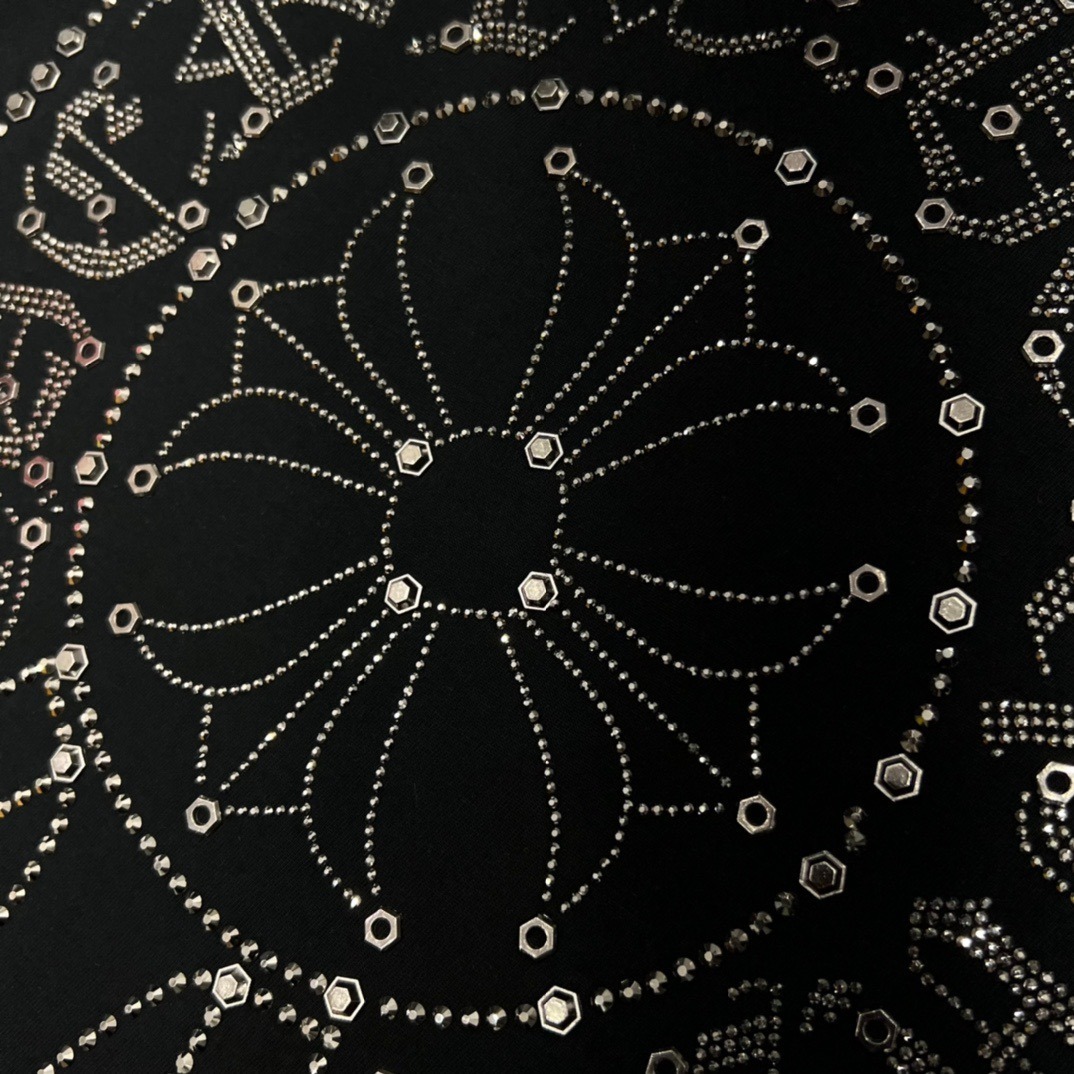 クロムハーツ「Chrome Hearts」スタッドサンスクリット スパンコールTシャツ