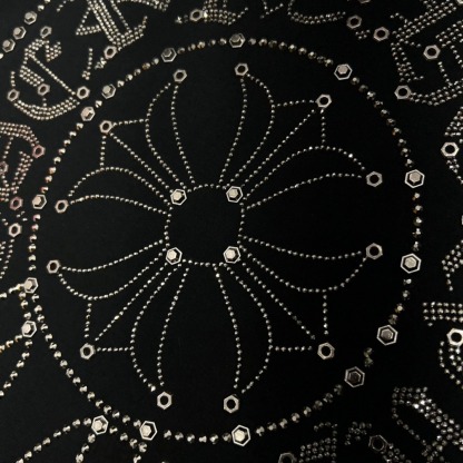 クロムハーツ「Chrome Hearts」スタッドサンスクリット スパンコールTシャツ