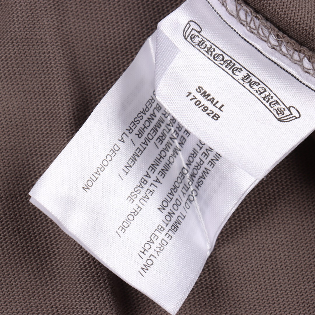 クロムハーツ「Chrome Hearts」レッドクロス ディストレスドTシャツ