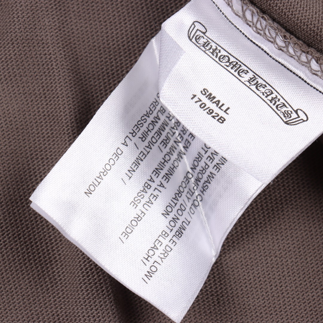 クロムハーツ「Chrome Hearts」レッドクロス ディストレスドTシャツ