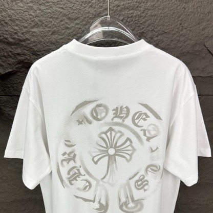 クロムハーツ「Chrome Hearts」メタルクロス ルーンロゴTシャツ