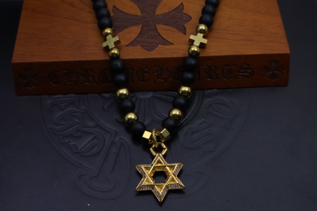 クロムハーツ「Chrome Hearts」ブラックビーズ＆クロス ペンダントネックレス