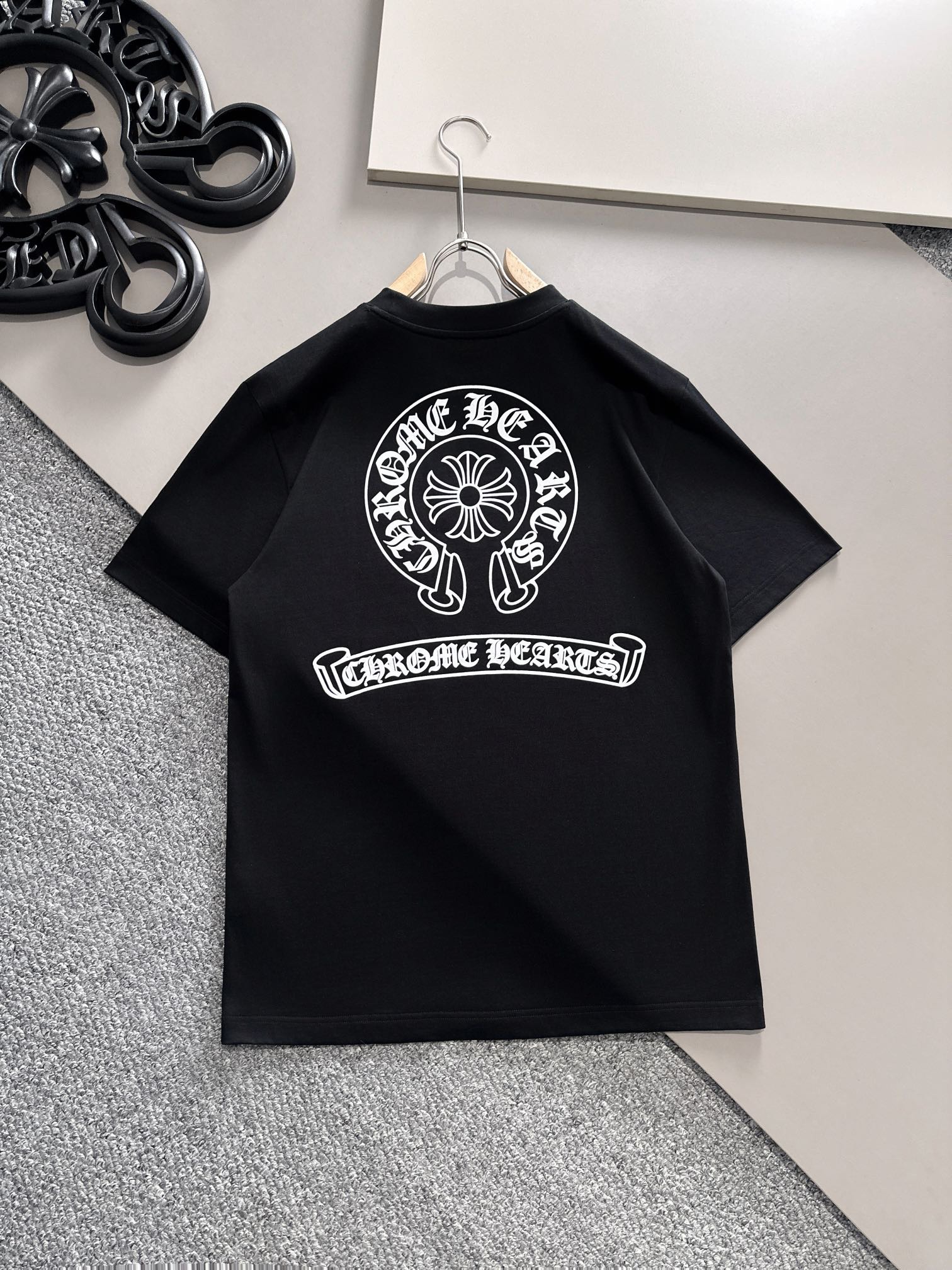クロムハーツ「Chrome Hearts」プレミアムクルーネックTシャツ