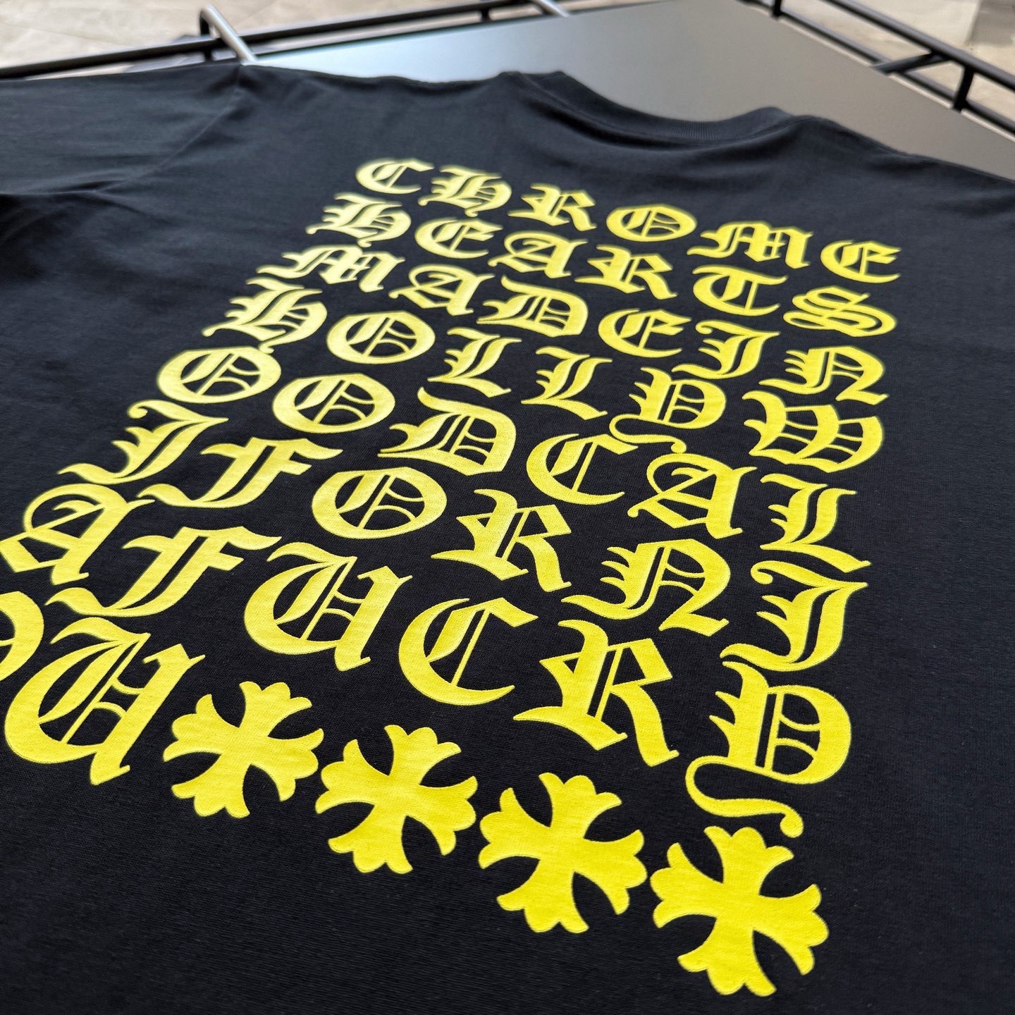 クロムハーツ「Chrome Hearts」ストライプサンスクリットTシャツ