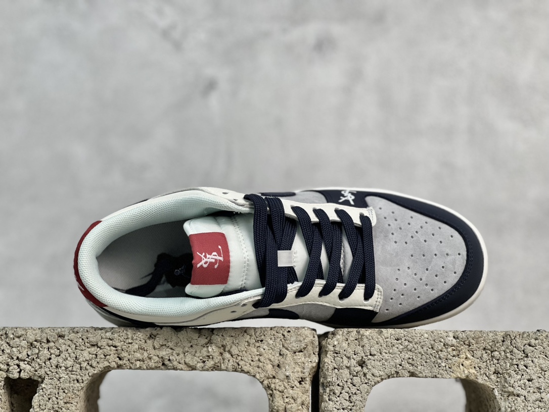 NIKE SB Dunk Low Saint Laurent コラボレーションのトリプルスウォッシュスニーカー