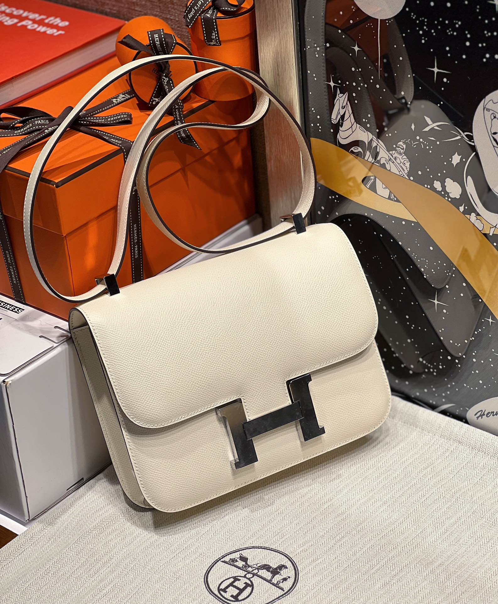 Hermès Constance エルメス「コンスタンス」、ハイファッションの象徴