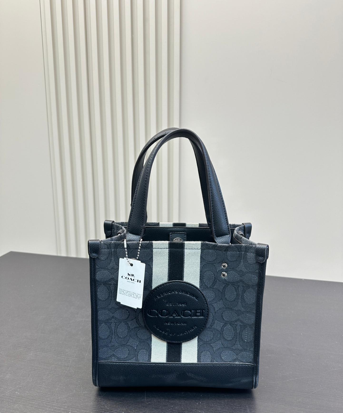 コーチ(Coach)クラシックトートバッグ