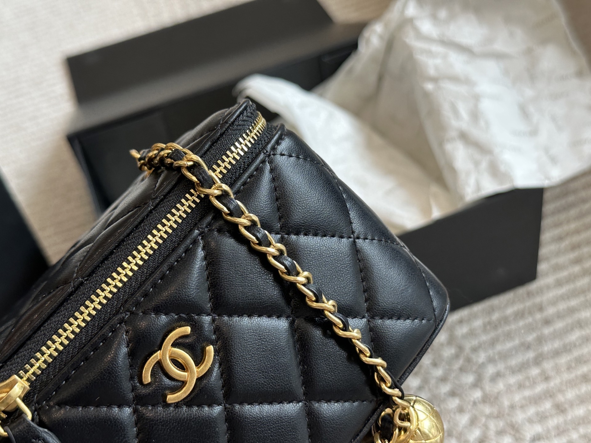 シャネル「Chanel」メタルボール ミニボックスバッグ-ISETAN PRESTIGE CURATED