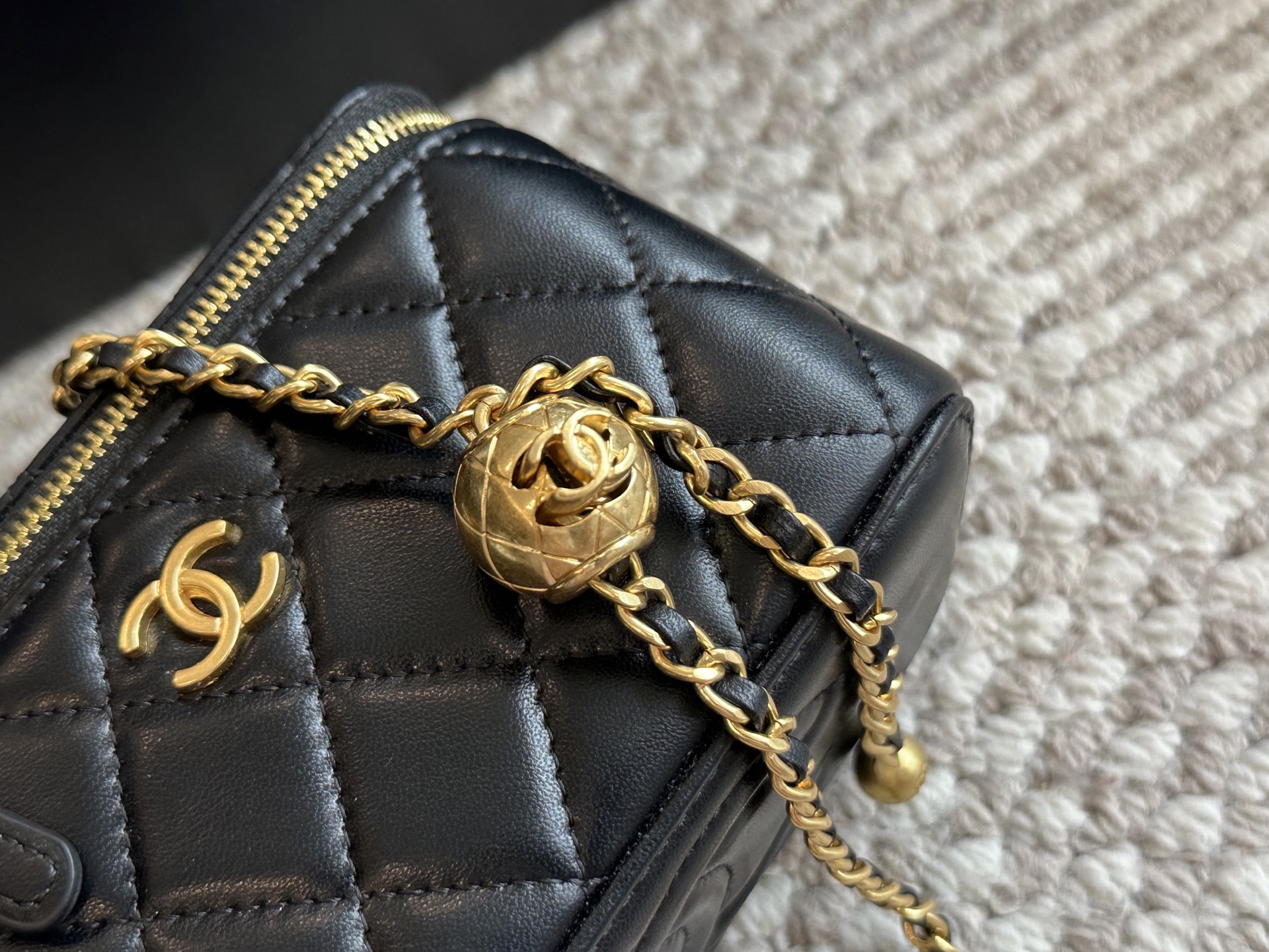 シャネル「Chanel」メタルボール ミニボックスバッグ-ISETAN PRESTIGE CURATED