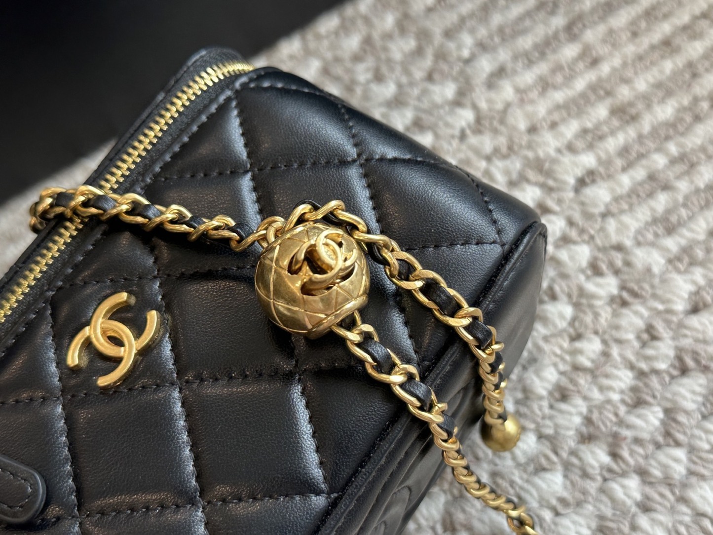 シャネル「Chanel」メタルボール ミニボックスバッグ-ISETAN PRESTIGE CURATED