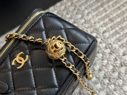 シャネル「Chanel」メタルボール ミニボックスバッグ-ISETAN PRESTIGE CURATED
