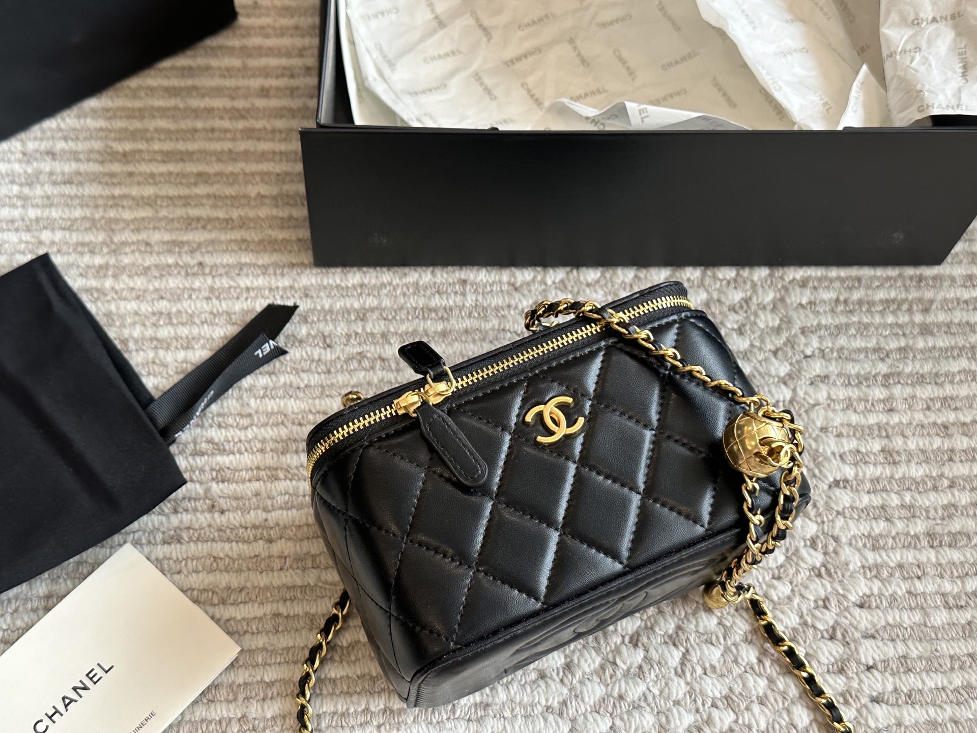 シャネル「Chanel」メタルボール ミニボックスバッグの商品写真 1