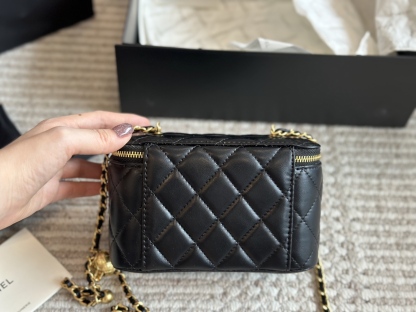 シャネル「Chanel」メタルボール ミニボックスバッグ-ISETAN PRESTIGE CURATED