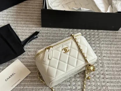 シャネル「Chanel」メタルボール ミニボックスバッグ-ISETAN PRESTIGE CURATED