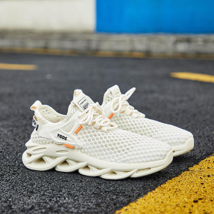 Men's and Women's Flyweave Mesh Breathable Shoes