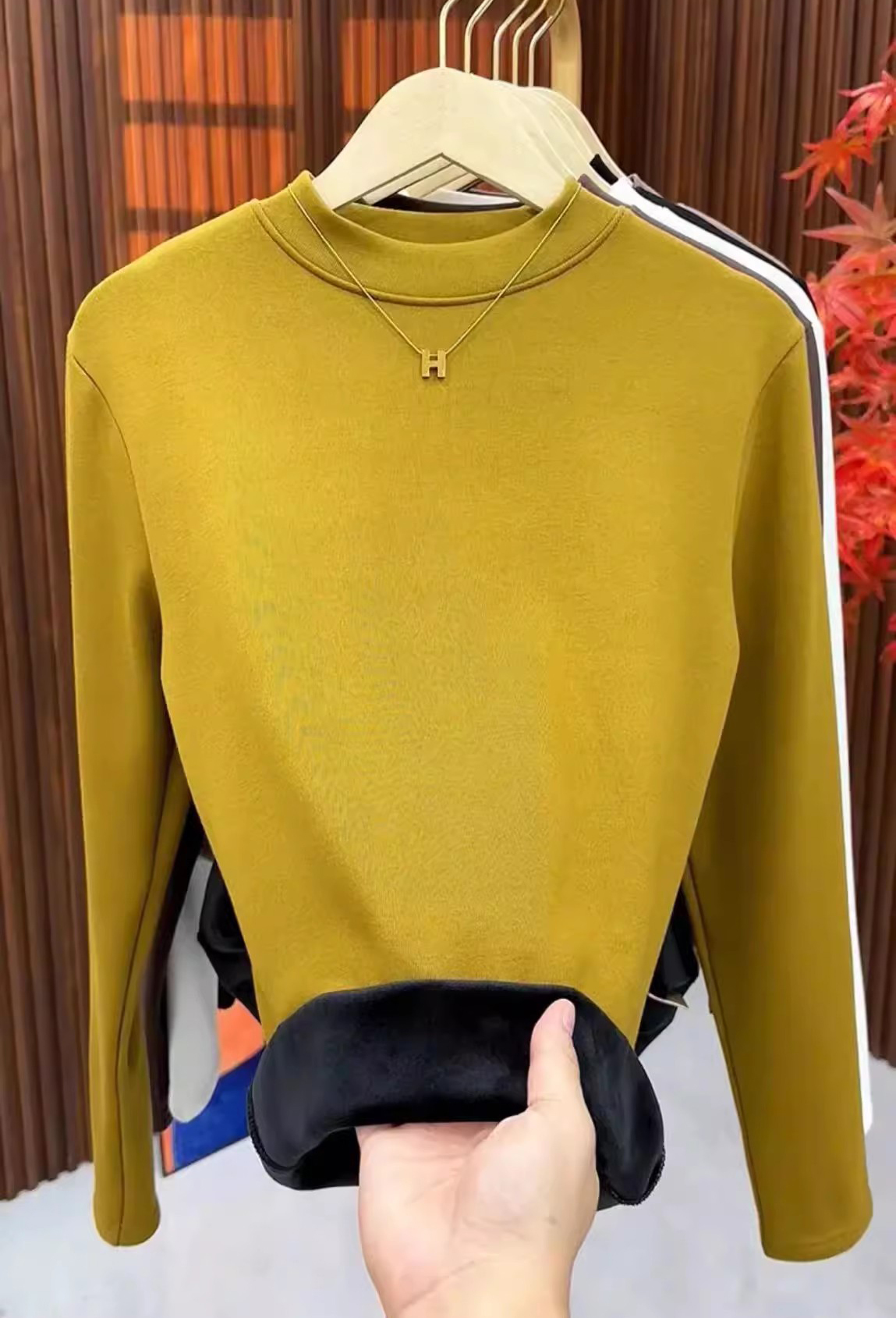 半高領加絨保暖修身打底衫