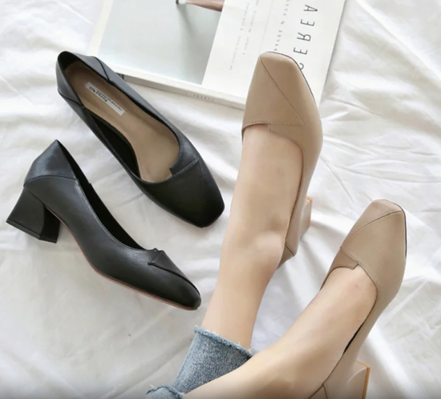 革靴の女性