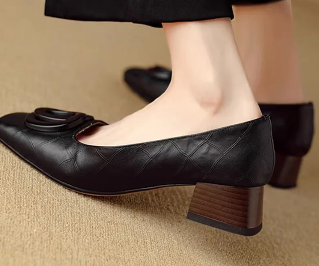 片足の女