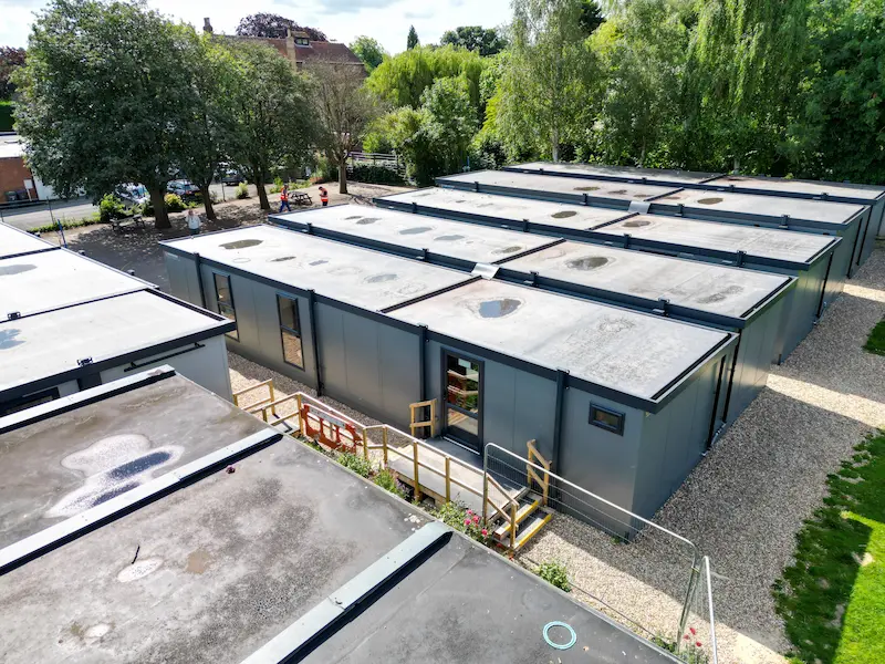 {"default":"temporary classroom with grey color exterior wall"}
