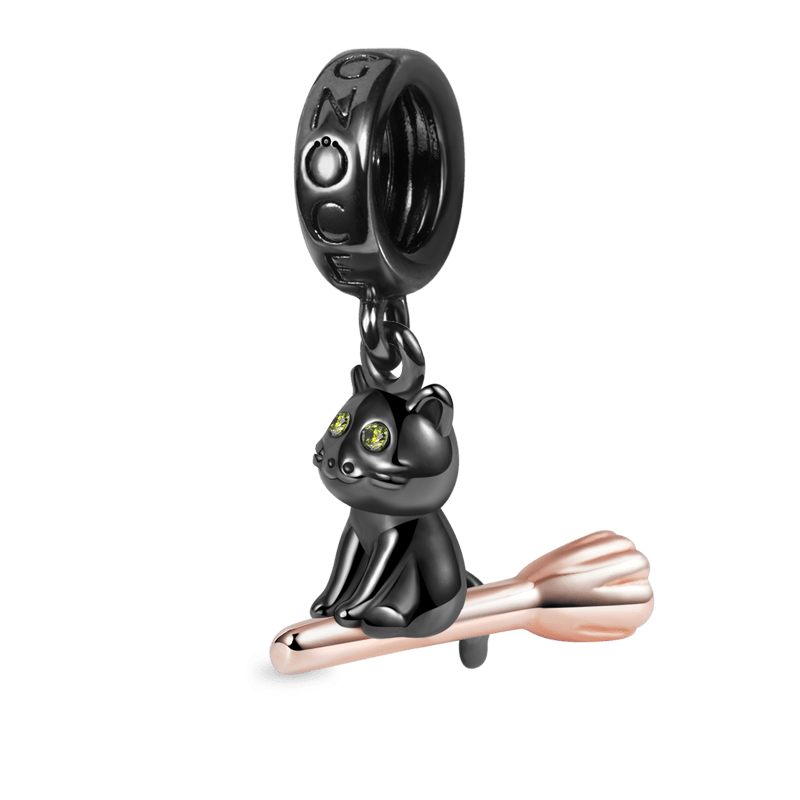 黑貓騎掃帚吊墜 image number 0