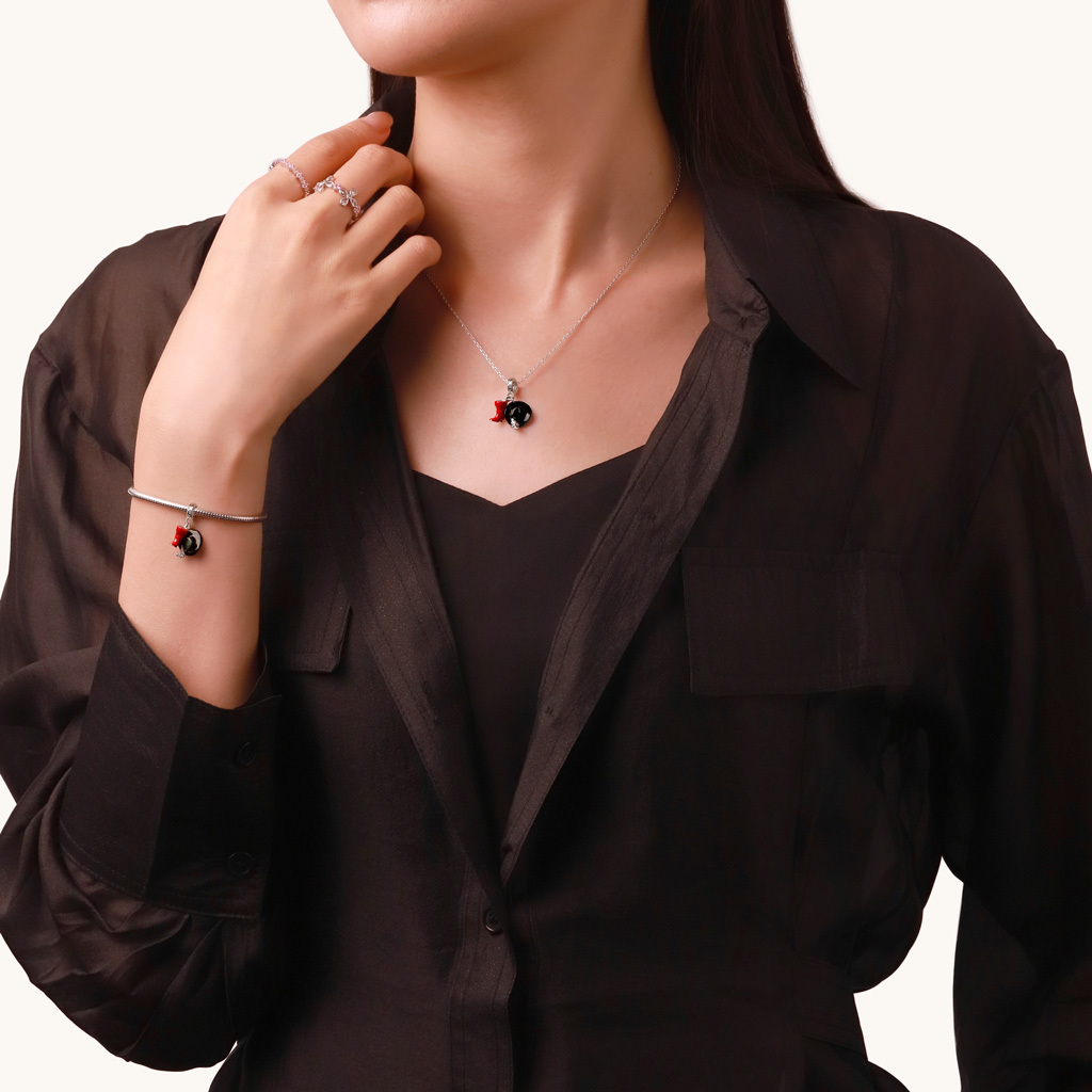 紅色靴子和帽子吊墜 image number 3