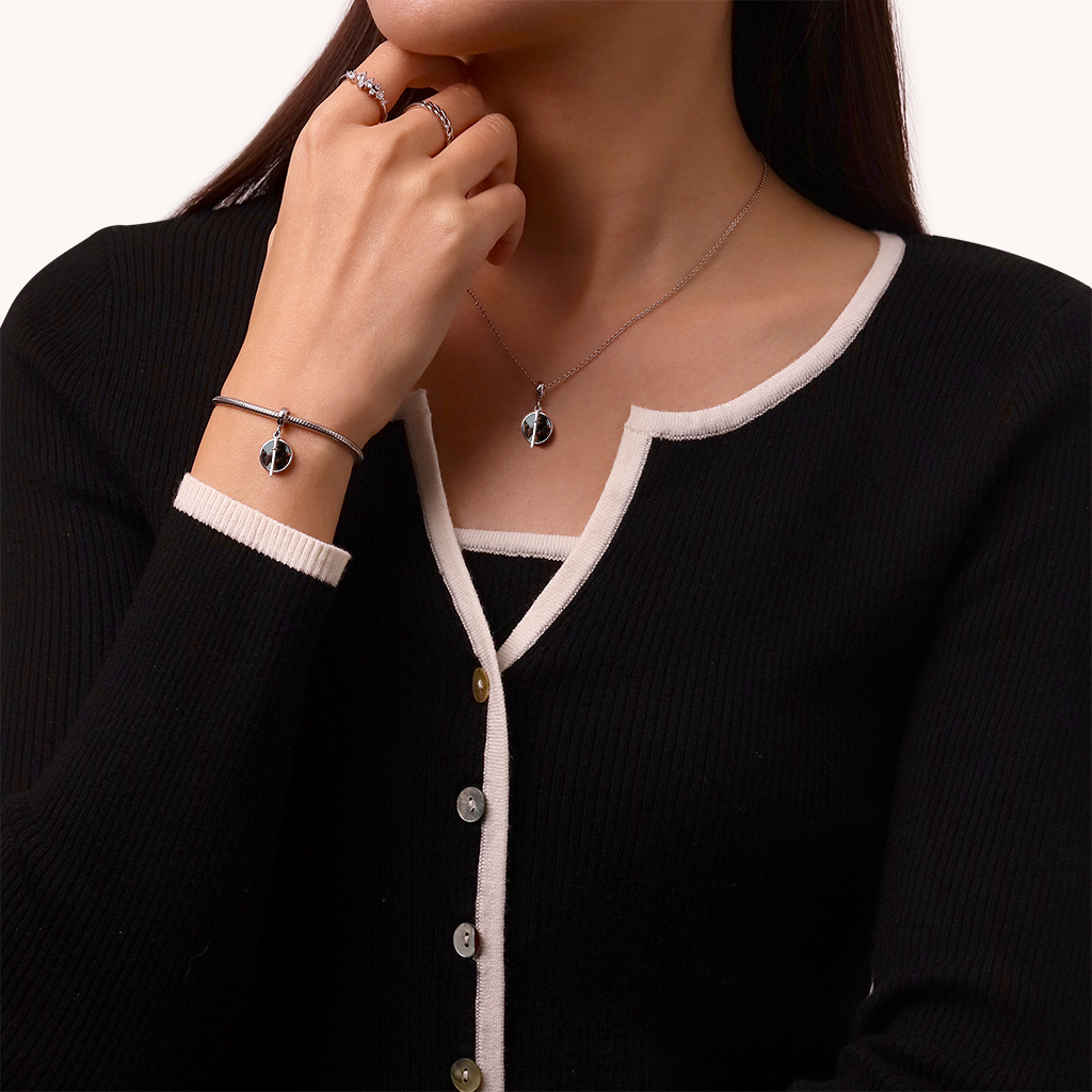 米瓊恩·格萊姆斯與武士刀吊墜 image number 3