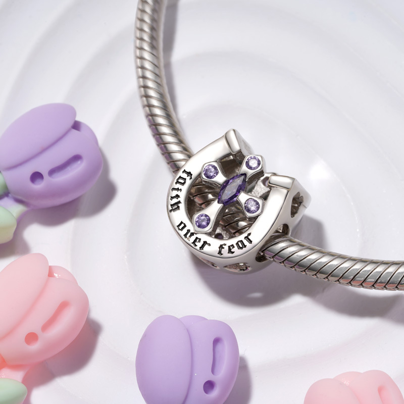 馬蹄形十字珠飾 image number 1