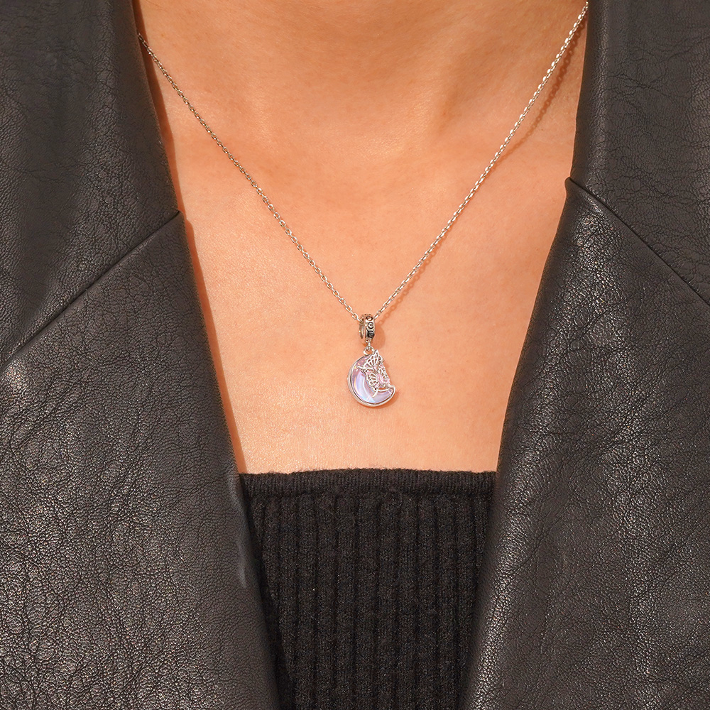 月亮上的蝴蝶吊墜 image number 4