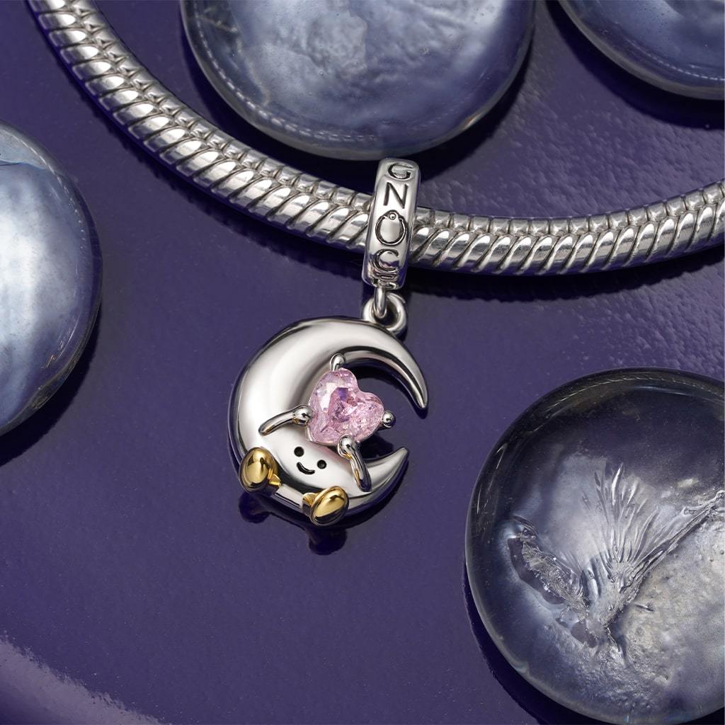 趣味月亮擁抱愛心吊墜 image number 3