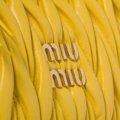 ワンダー マテラッセレザー ホーボーバッグ