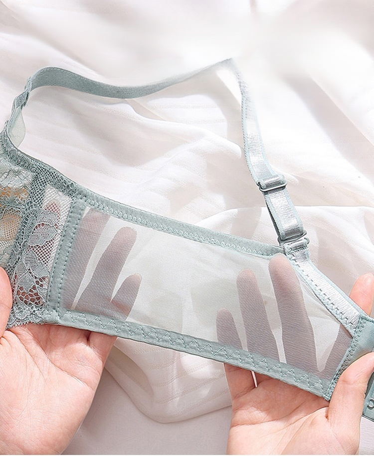 ชุดชั้นในลูกไม้โปร่งบางสำหรับฤดูร้อน