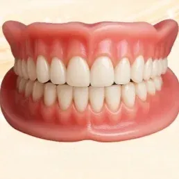 รอยยิ้มที่สวยงามยิ่งขึ้นและฟันปลอมที่สวมใส่สบาย