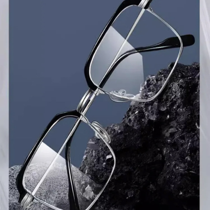 แว่นอ่านหนังสือทรงคลาสสิกสำหรับธุรกิจ